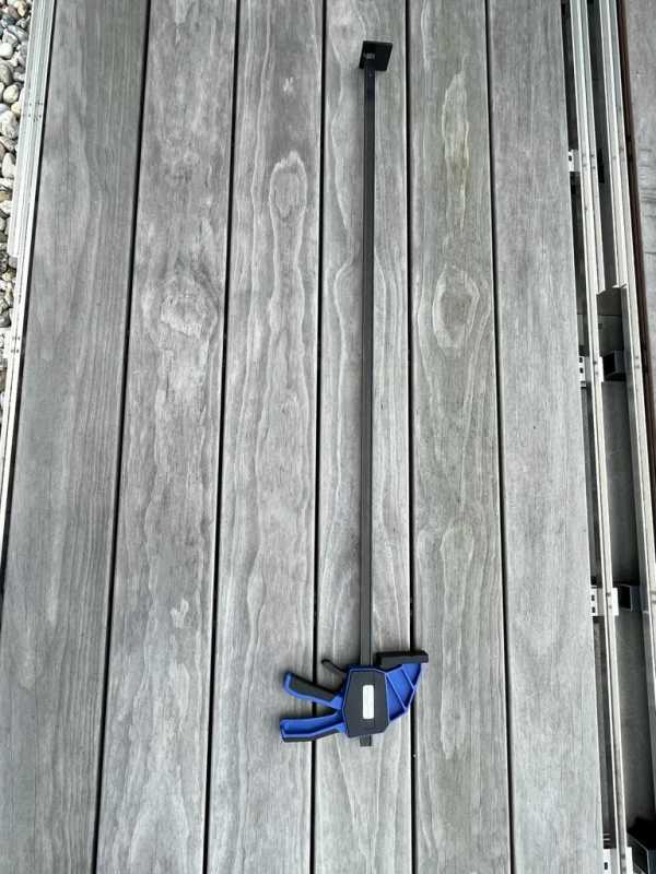 Terrassenzwinge – Montagezwinge - Zwinge für den Terrassenbau – Spannkraft: 150 kg – Spannweite: 970 mm